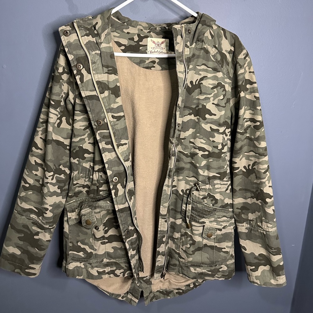Camo hooded jacket M